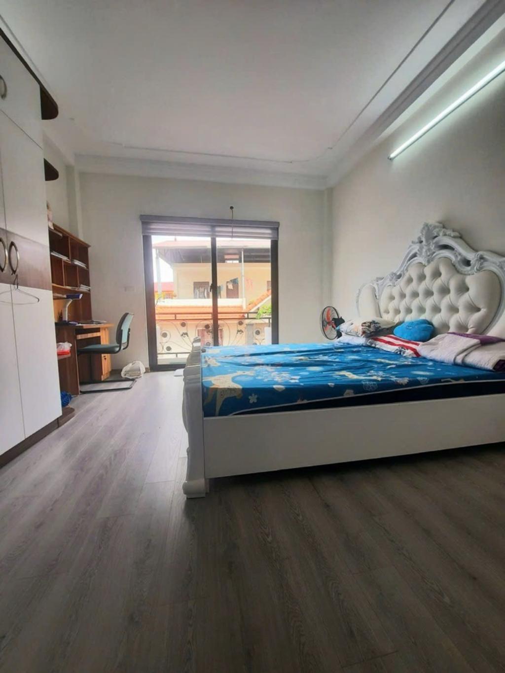 NHÀ ĐẸP Ở NGAY – CĂN DUY NHẤT – ĐÔNG NGẠC – Ô TÔ 7 CHỖ ĐỖ CỬA- FULL NỘI THẤT